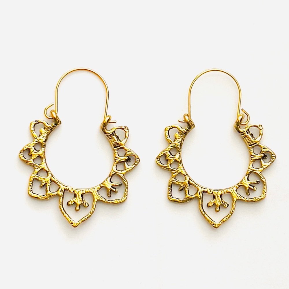 🆕 Gold Floral Filigree Dangle Hoop Earrings